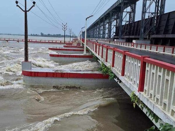 सप्तकोशीमा पानीको सतह बढ्दा ३१ वटा ढोका खोलियो