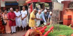 दसैँका सातौँ दिन विराटनगरमा भित्र्याइयो फूलपाती (फोटो फिचर)