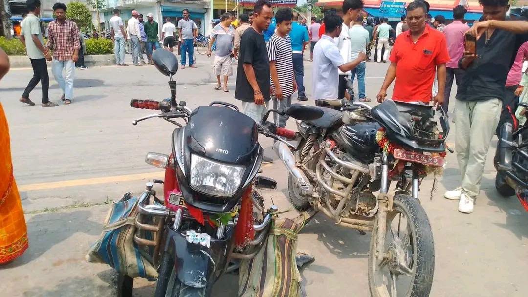 मोटरसाइकल एक आपसमा ठोक्किँदा एक जनाको मृत्यु