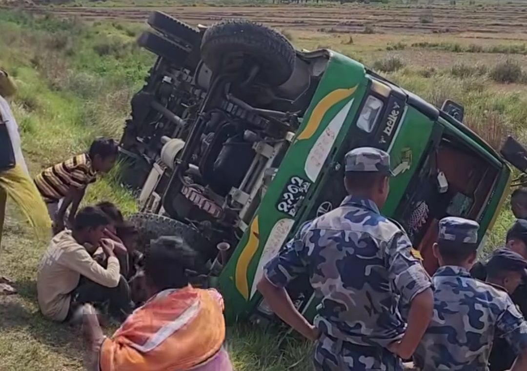 बस दुर्घटना हुँदा १९ जना घाइते