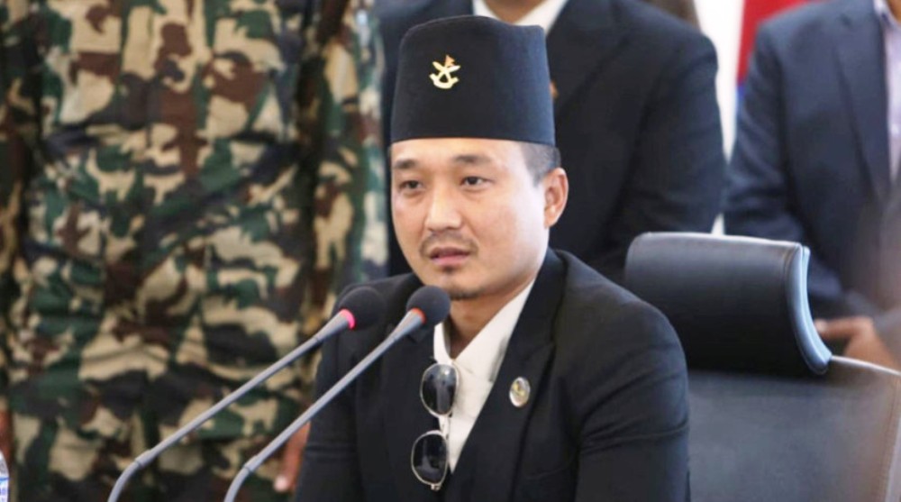 गृहमन्त्रीलाई पक्राउ गरी अनुसन्धान गर्न माग गर्दै प्रहरीमा निवेदन