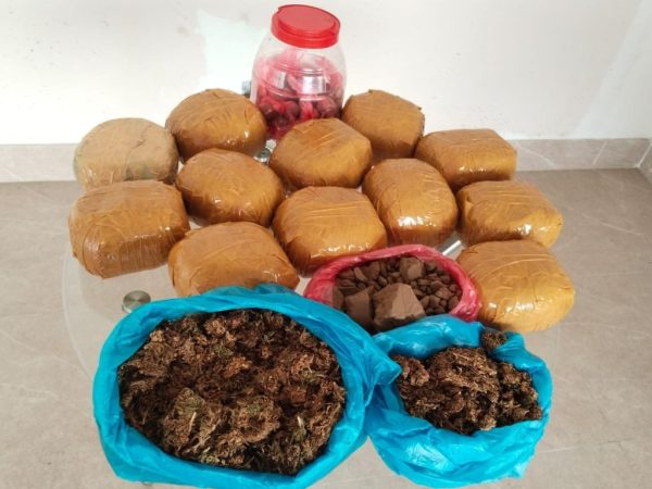  लागु औषध ‘पोल्यान्ड’ र दुई थान हतियारसहित ६ जना पक्राउ