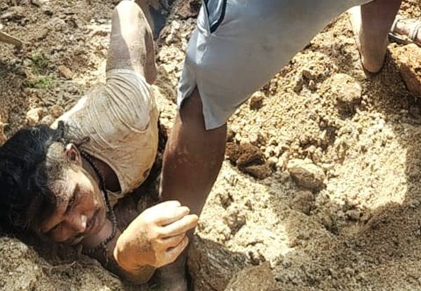 पर्खाल निर्माणका क्रममा ढिस्कोले पुरिएका मजदुरको सकुशल उद्धार