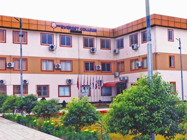 कक्षा १२ को परीक्षामा एभरेस्टका विद्यार्थी शतप्रतिशत उत्तीर्ण