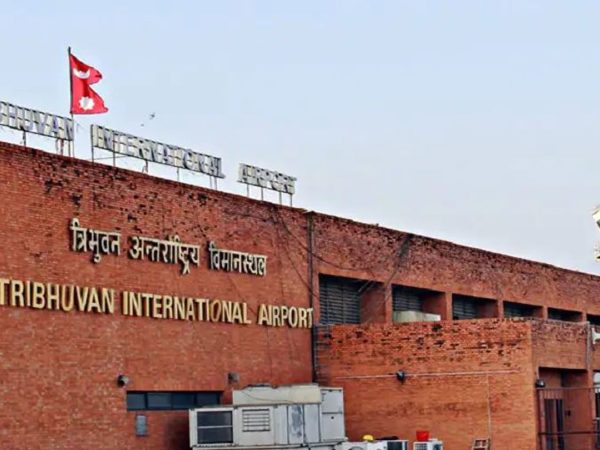 विदेशी मुद्रासहित नेपाल एयरलाइन्सका कर्मचारी विमानस्थलबाट पक्राउ