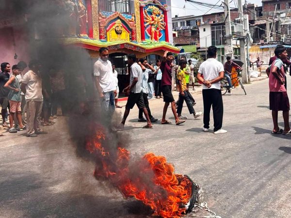 विराटनगरमा टायर बालेर प्रदर्शन