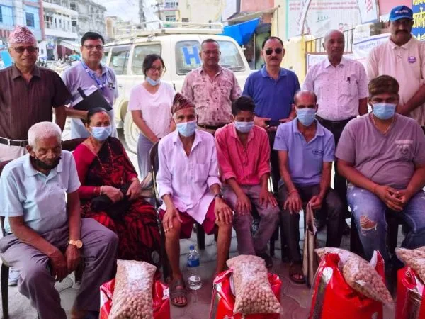 क्षयरोगीलाई पोषणयुक्त खाद्यान्न वितरण: औषधिसँगै आहारको पनि सहारा