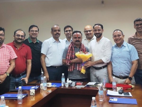 महासंघको व्यापार समिति सभापतिमा नवीन रिजाल: मोरङ उद्योग व्यापार संघद्वारा सम्मान