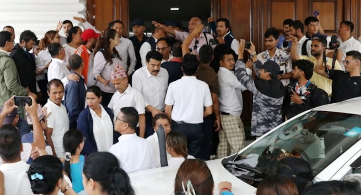 सरकारी तयारीको विरोधमा करार कर्मचारी आन्दोलित
