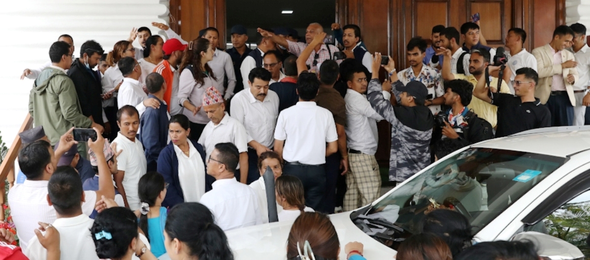 सरकारी तयारीको विरोधमा करार कर्मचारी आन्दोलित
