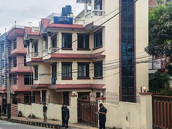 किशोर श्रेष्ठ पक्राउ लगत्तै जनआस्थाको कार्यालयमा प्रहरी छापा, कम्प्युटर नियन्त्रणमा