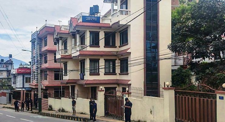 किशोर श्रेष्ठ पक्राउ लगत्तै जनआस्थाको कार्यालयमा प्रहरी छापा, कम्प्युटर नियन्त्रणमा