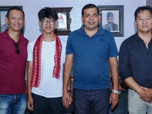 विश्व युवा क्लाइम्बिङमा सहभागी हुन अर्णव चीन जाँदै 