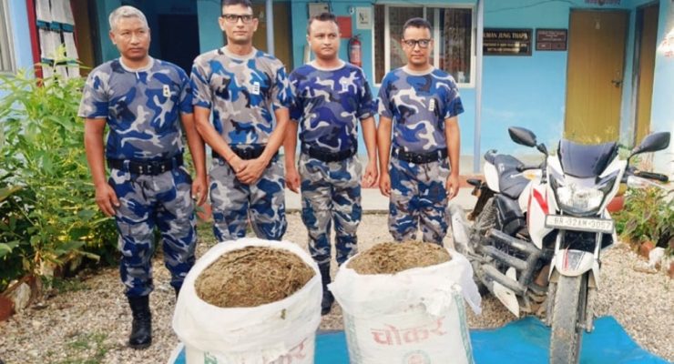 गाँजासहित भारतीय मोटरसाइकल बरामद, तस्कर फरार
