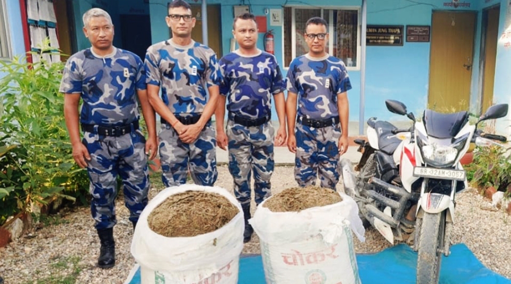 गाँजासहित भारतीय मोटरसाइकल बरामद, तस्कर फरार