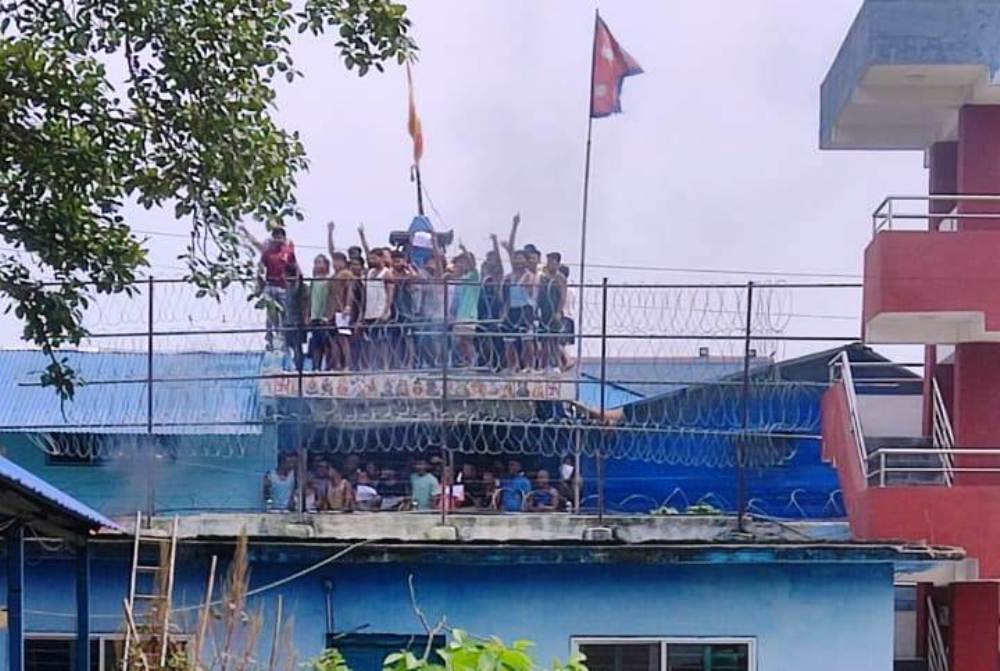 मोरङ कारागारमा खानतलासी, कैदीबन्दीको स्थानान्तरण तयारीपछि नाराबाजी र प्रदर्शन