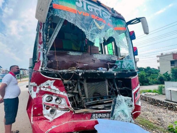 बाढी प्रभावित बोकेको बस दुर्घटनामा ३२ जना घाइते