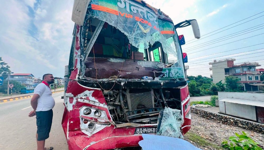 बाढी प्रभावित बोकेको बस दुर्घटनामा ३२ जना घाइते