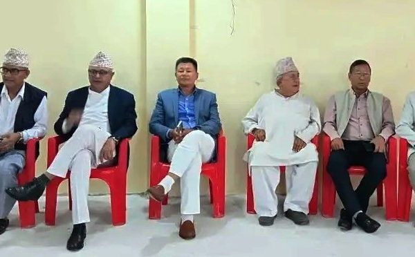 कोशीको मुख्यमन्त्री टुंग्याउन एमालेको बैठक सुरु