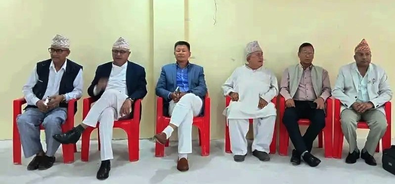 कोशीको मुख्यमन्त्री टुंग्याउन एमालेको बैठक सुरु