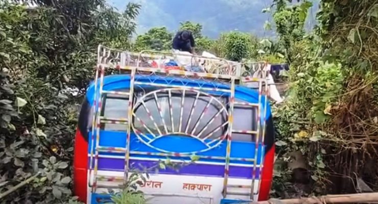 धनकुटाको साँगुरीगढीमा बस दुर्घटना 