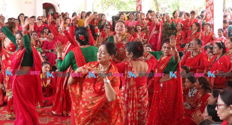 तीजमा विराटनगरका शिवालयमा व्रतालु महिलाको भीड (फोटो फिचर)