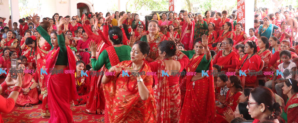 तीजमा विराटनगरका शिवालयमा व्रतालु महिलाको भीड (फोटो फिचर)