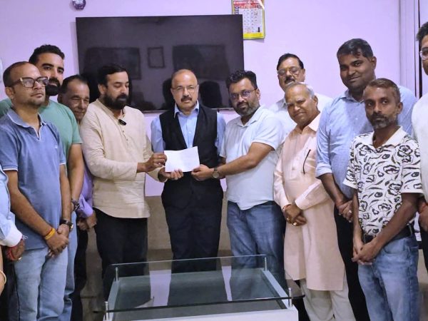 भोटेकोशी बाढीपीडितका लागि मारवाडी युवा मञ्च विराटनगरको सहयोग