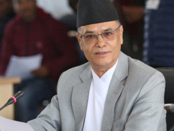 पूर्वप्रधानन्यायाधीश चोलेन्द्र शमशेर पक्राउ 