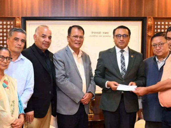 कांग्रेसद्वारा बाढीपहिरो पीडितका लागि एक करोड सहयोग