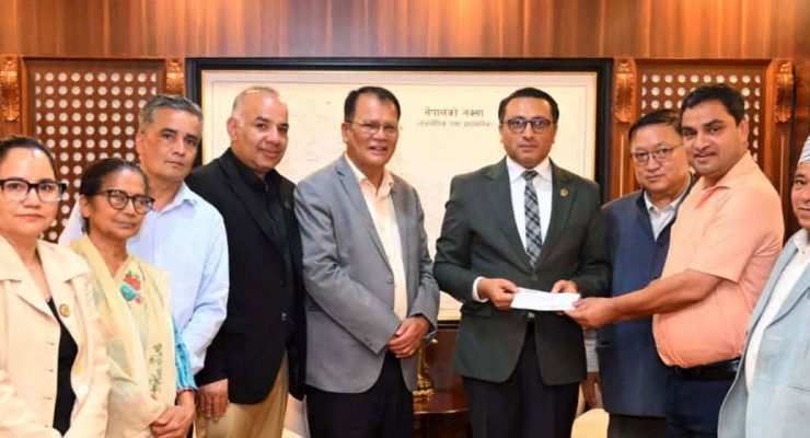 कांग्रेसद्वारा बाढीपहिरो पीडितका लागि एक करोड सहयोग