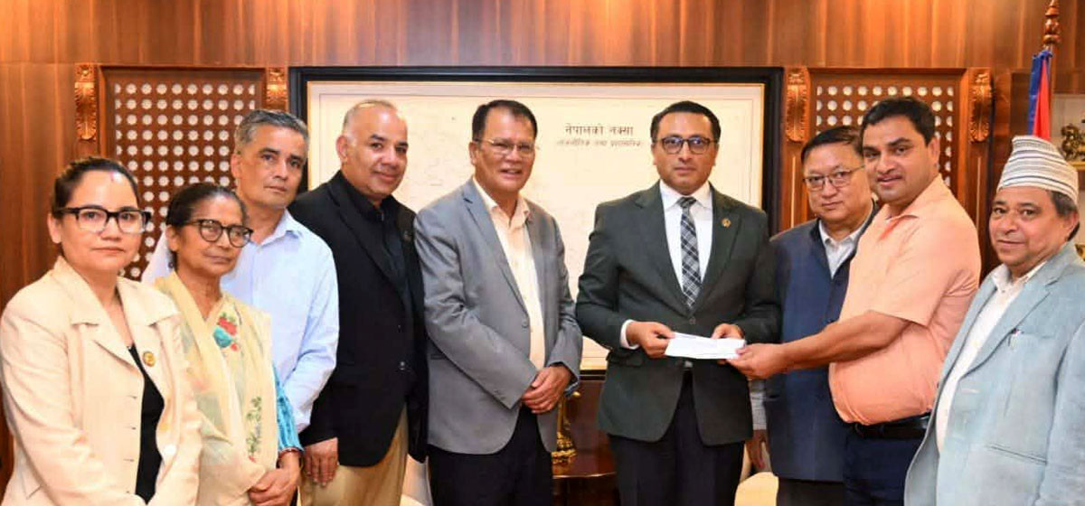 कांग्रेसद्वारा बाढीपहिरो पीडितका लागि एक करोड सहयोग