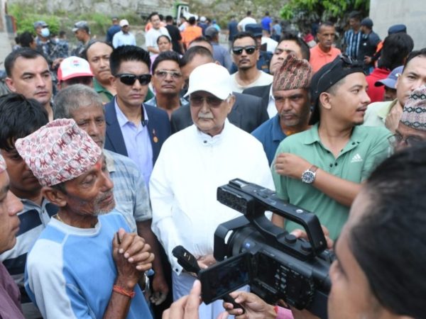 एमाले अध्यक्ष ओली बाढी प्रभावित क्षेत्रमा