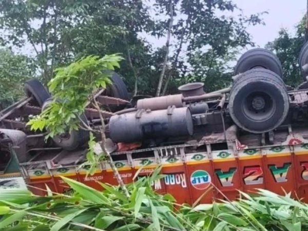 जोगमाई खोलाको बेलीब्रिज बोकेको ट्रक दुर्घटना, सहचालकको मृत्यु
