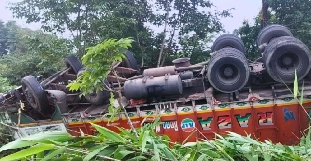 जोगमाई खोलाको बेलीब्रिज बोकेको ट्रक दुर्घटना, सहचालकको मृत्यु