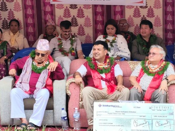 पुर्खाको नाममा विद्यालय, विपन्न विद्यार्थीलाई छात्रवृत्ति