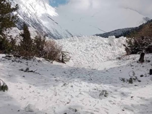मनाङ हिमपहिरोमा परेका संखुवासभाका दुई जनाको मृत्यु