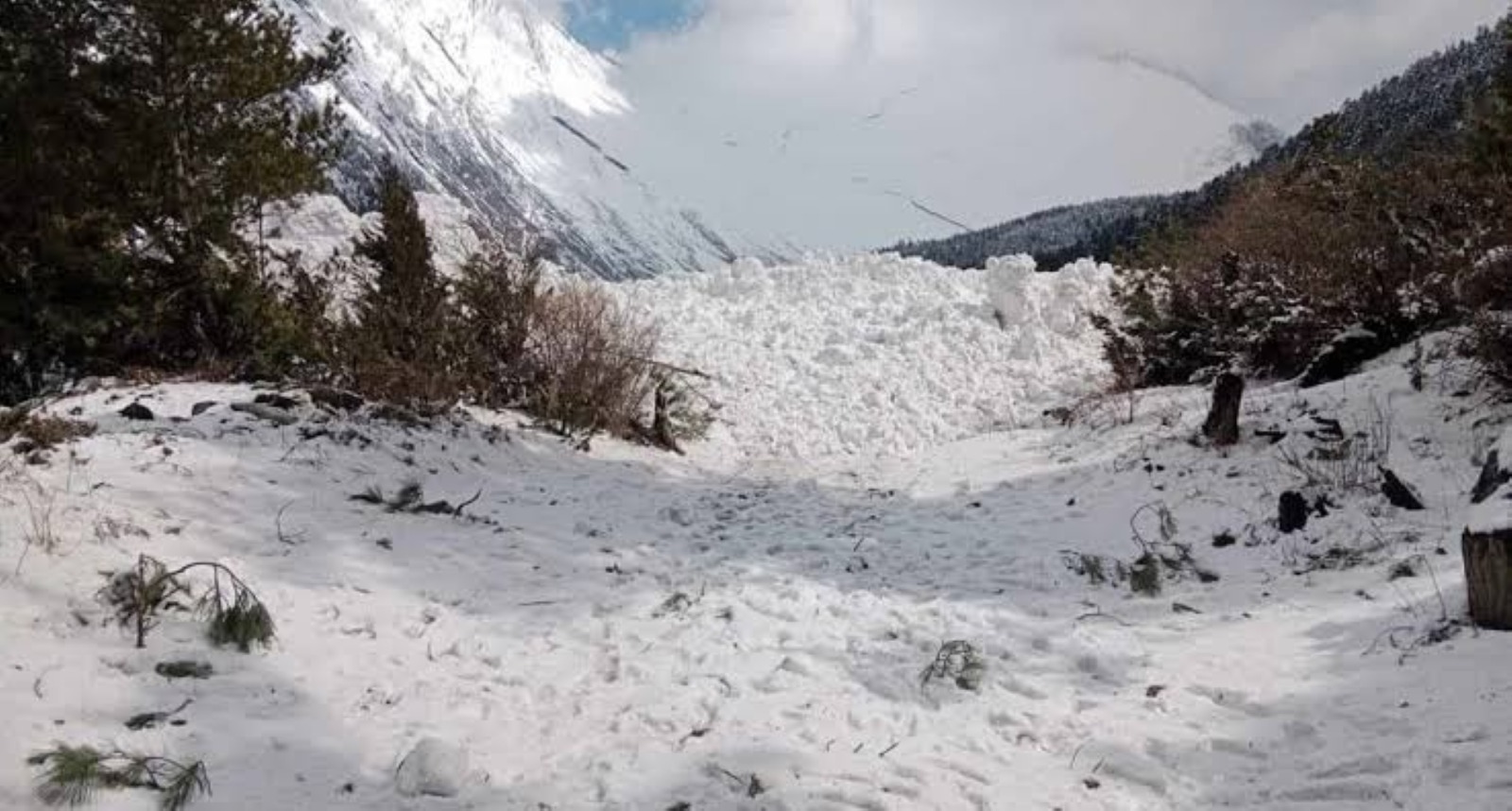 मनाङ हिमपहिरोमा परेका संखुवासभाका दुई जनाको मृत्यु
