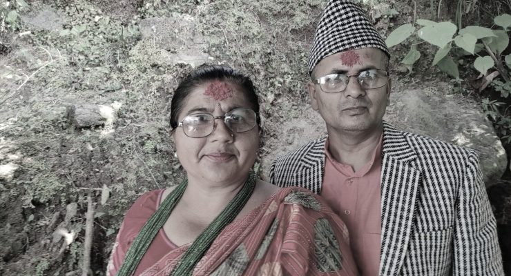 बाढीपछि सम्पर्कविहीन न्यौपाने दम्पतीको अन्त्येष्टि गर्दै परिवार