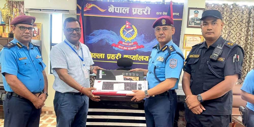 जिल्ला प्रहरी कार्यालय मोरङलाई दुई थान कम्प्युटर सहयोग