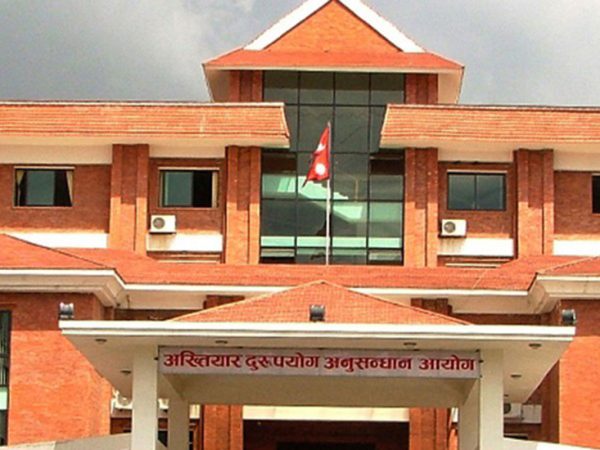 ९ लाख रुपैयाँ घुससहित नापी अधिकृत पक्राउ