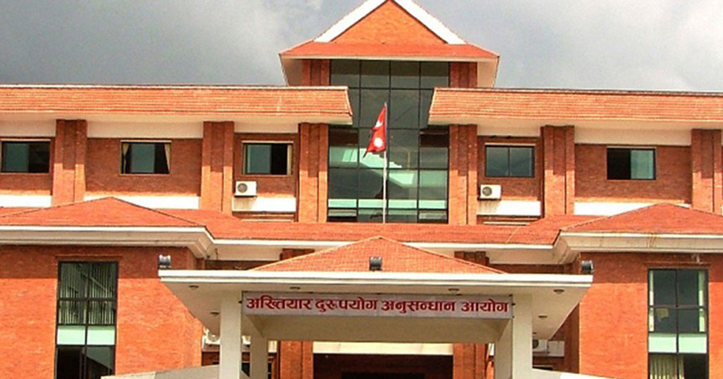 ९ लाख रुपैयाँ घुससहित नापी अधिकृत पक्राउ