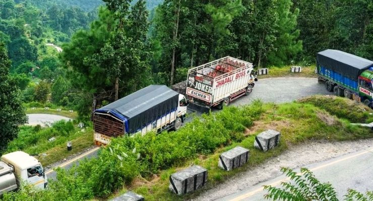 कृष्णभीरमा १० दिनदेखि सडक अवरुद्ध , हेटौँडा– काठमाडौं सडकमा चाप 