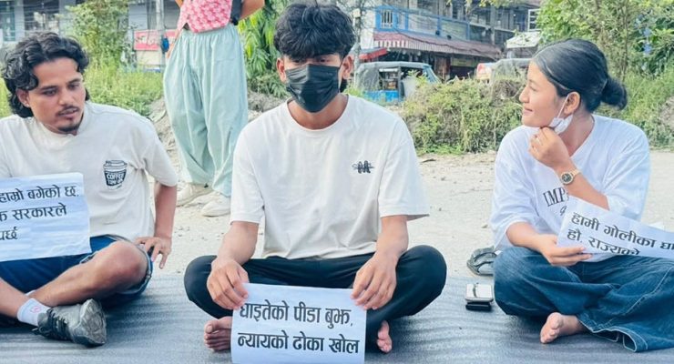  जेनजी आन्दोलनका घाइते बिर्तामोडमा आमरण अनशनमा