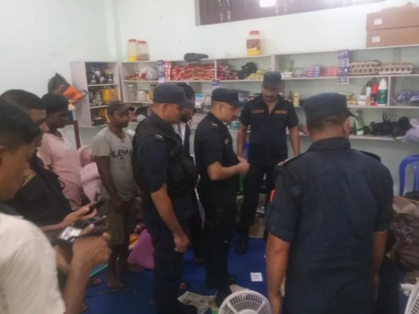 मोरङ कारागारमा मोबाइल र १० लाख नगद भेटिएपछि सुरक्षा प्रश्नमा