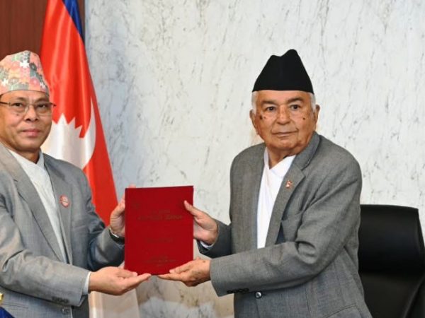 थारु आयोगद्वारा राष्ट्रपति पौडेलसमक्ष वार्षिक प्रतिवेदन पेस