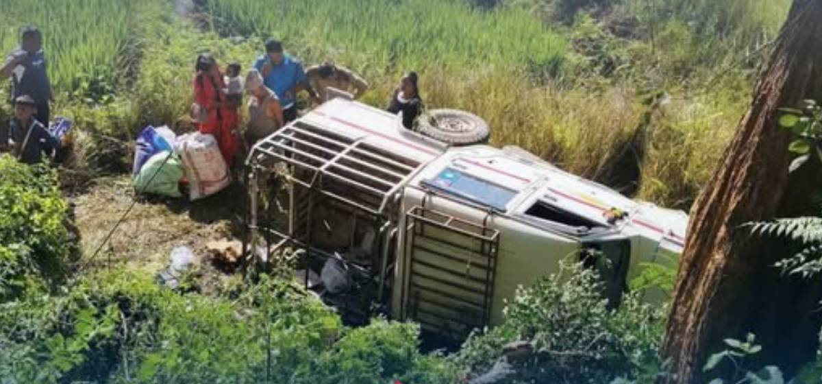 कटारीमा बोलेरो दुर्घटना हुँदा चालकसहित १५ जना घाइते