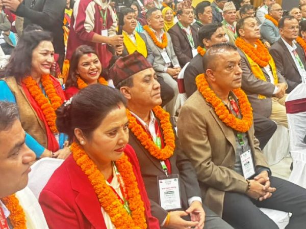 कांग्रेसका नवनिर्वाचित पदाधिकारी र केन्द्रीय सदस्यले लिए शपथ
