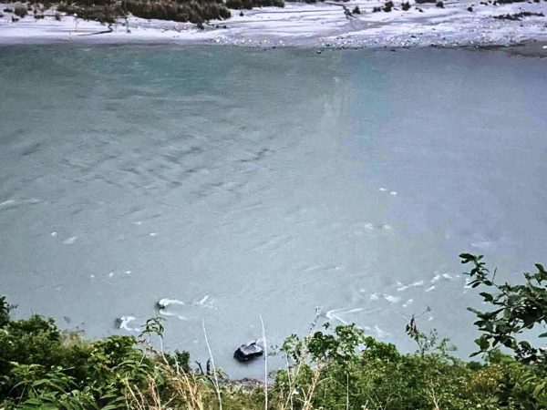 सुनकोशीमा गाडी खस्दा ३ महिलाको मृत्यु, ३ बेपत्ता