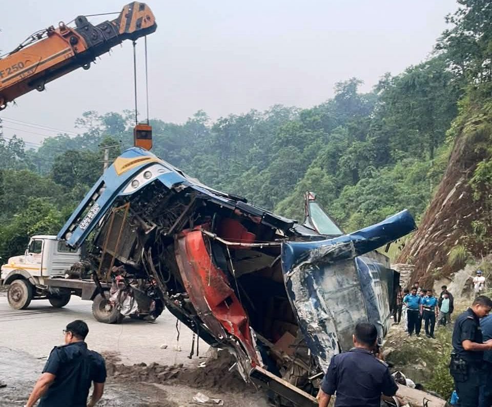 नवलपरासीमा बस दुर्घटना हुँदा ६ जनाको मृत्यु, १० घाइते